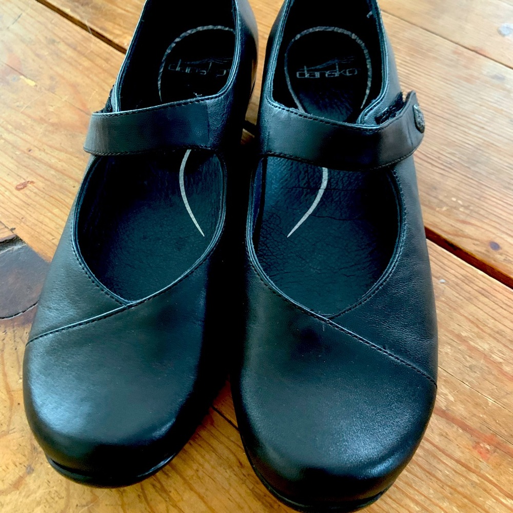 Dansko 39 Fawna Black Milled Mary Janes